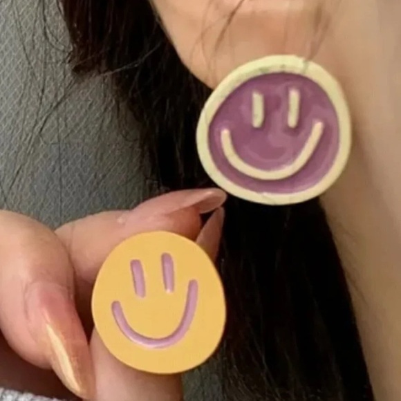 Women's Girls Fun Smiley Face Stud Earrings Y2K Asymmetrical - Picture 4 of 5